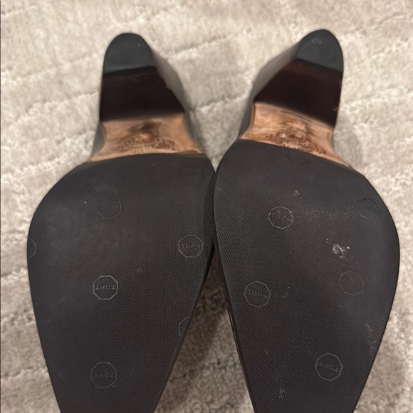 Black Ankle Boots with Intricate Stitching and Pointed Toe - Picture 5 of 8